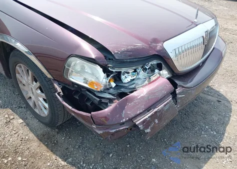 2006 Lincoln Town Car Signature z USA, uszkodzony, nr VIN 1LNHM81V16Y625321